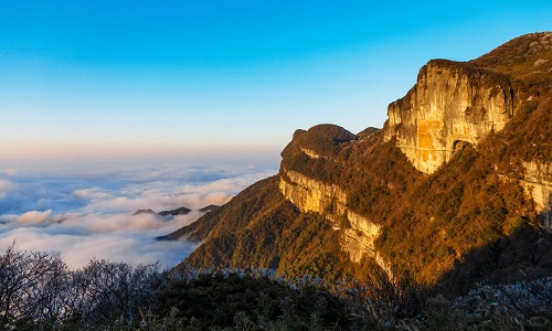 Explore the Majestic Golden Buddha Mountain: A Scenic Chongqing Ground Tour